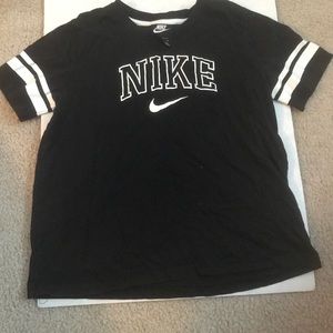 nike women’s shirt